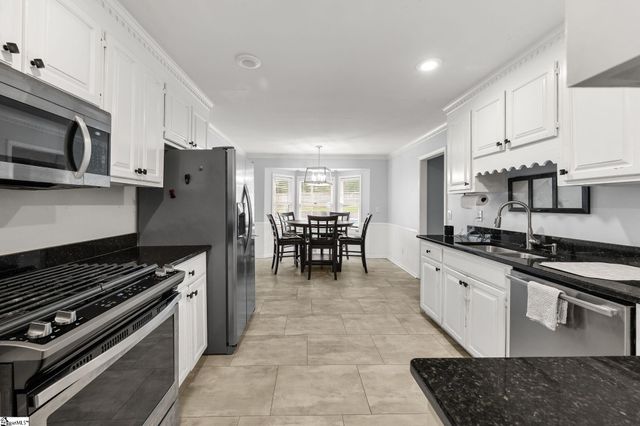 215 Bendingwood Circle, Taylors, SC 29687