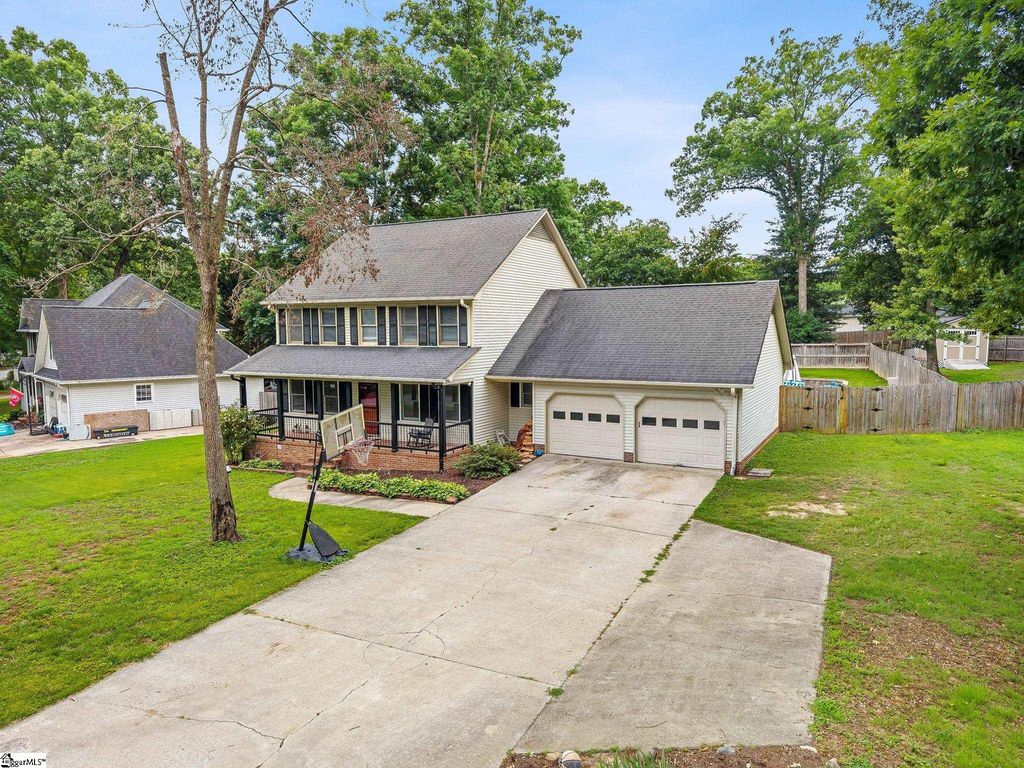 215 Bendingwood Circle, Taylors, SC 29687