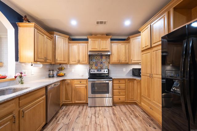 27 White Oak Drive, Conway, AR 72034