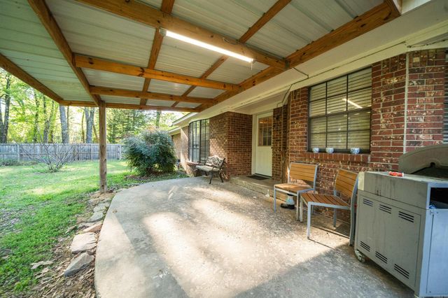 27 White Oak Drive, Conway, AR 72034