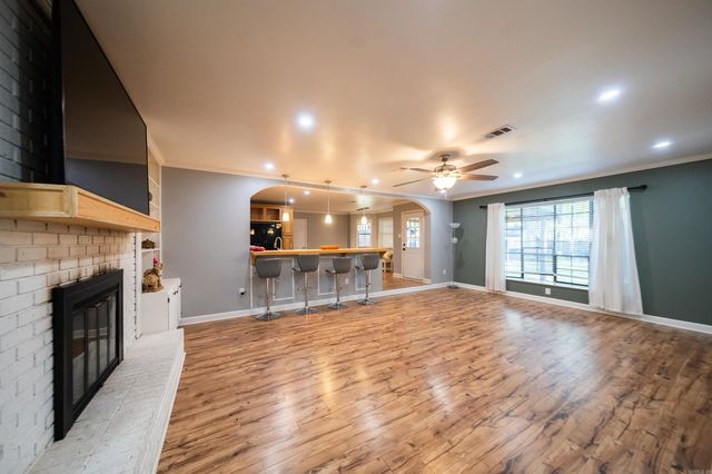 27 White Oak Drive, Conway, AR 72034