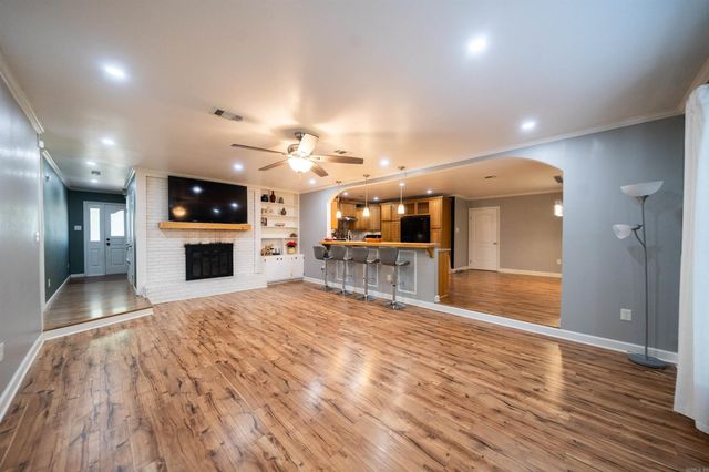 27 White Oak Drive, Conway, AR 72034