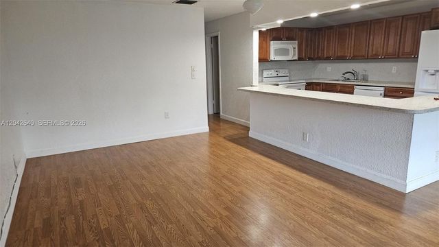 8555 NW 10th St B106, Plantation, FL 33322