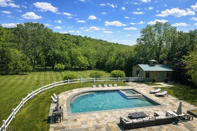 89 Mosle Rd, Peapack Gladstone Boro, NJ 07931