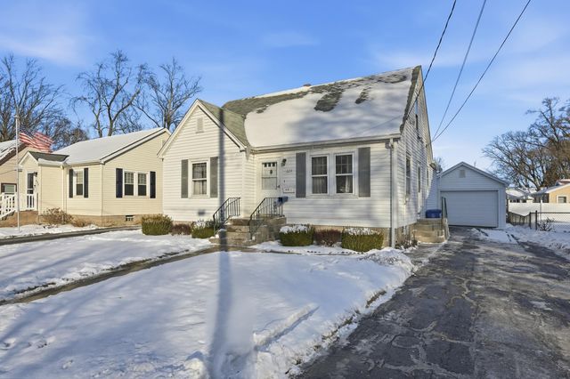 624 N West Street, Crown Point, IN 46307