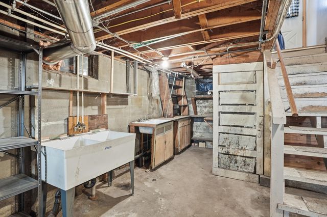 624 N West Street, Crown Point, IN 46307