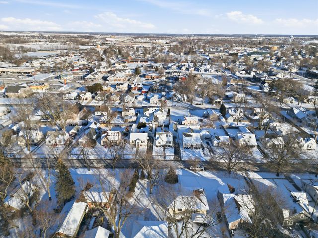 624 N West Street, Crown Point, IN 46307