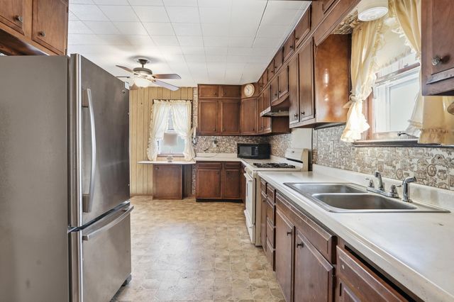 624 N West Street, Crown Point, IN 46307