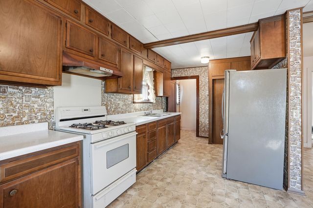 624 N West Street, Crown Point, IN 46307