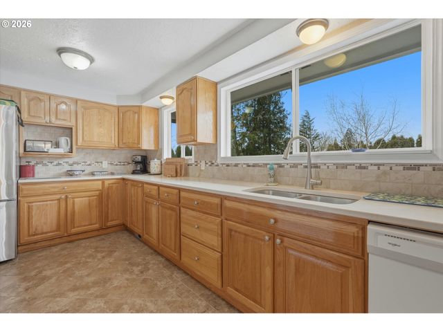 3895 Se PELTON Ave, Troutdale, OR 97060