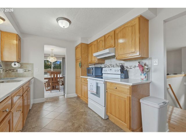 3895 Se PELTON Ave, Troutdale, OR 97060