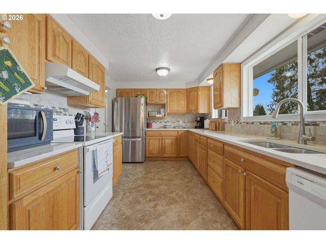 3895 Se PELTON Ave, Troutdale, OR 97060