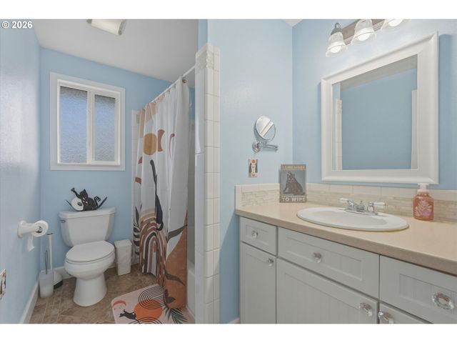 3895 Se PELTON Ave, Troutdale, OR 97060