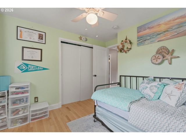 3895 Se PELTON Ave, Troutdale, OR 97060