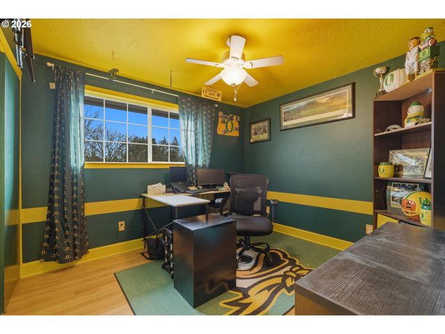 3895 Se PELTON Ave, Troutdale, OR 97060