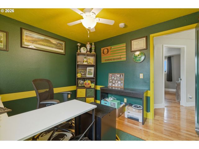 3895 Se PELTON Ave, Troutdale, OR 97060