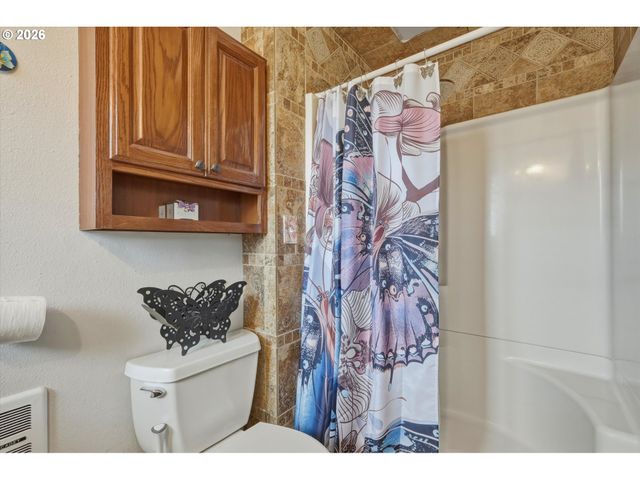 3895 Se PELTON Ave, Troutdale, OR 97060