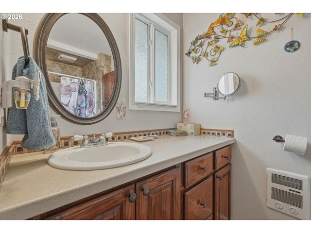 3895 Se PELTON Ave, Troutdale, OR 97060