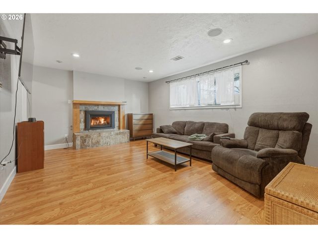 3895 Se PELTON Ave, Troutdale, OR 97060