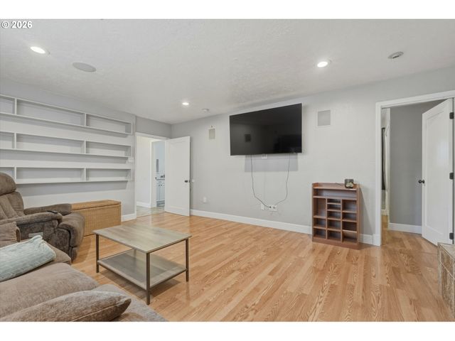 3895 Se PELTON Ave, Troutdale, OR 97060