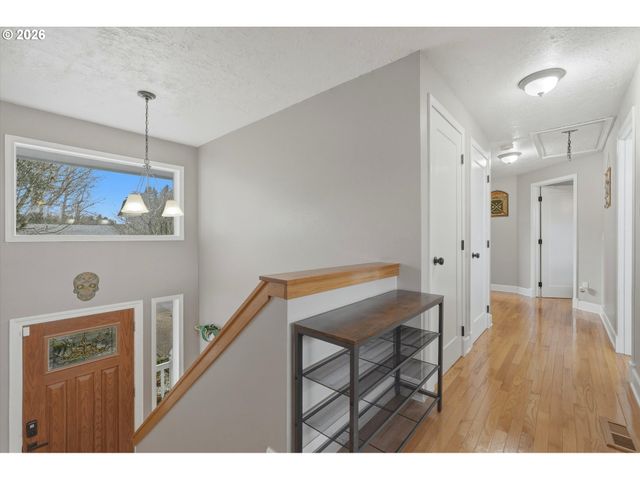 3895 Se PELTON Ave, Troutdale, OR 97060