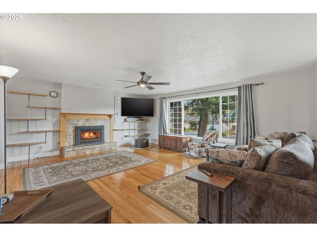 3895 Se PELTON Ave, Troutdale, OR 97060