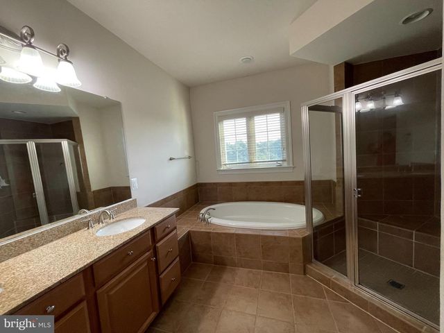 44388 FOXTHOM TER, Ashburn, VA 20147