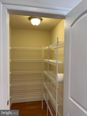 44388 FOXTHOM TER, Ashburn, VA 20147