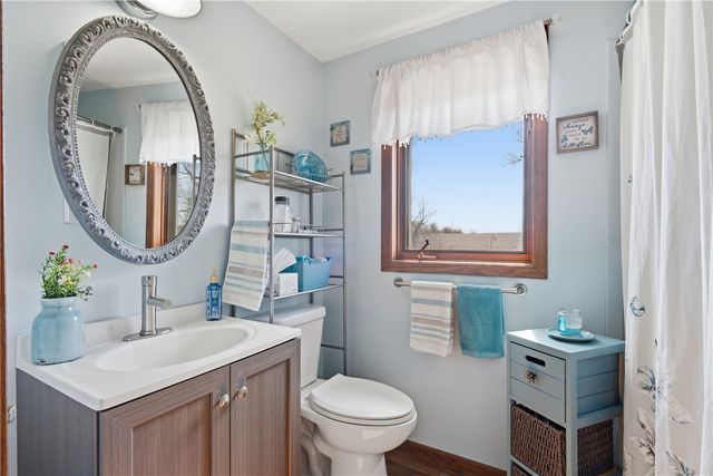 3766 Greens Grove Road, Center Point, IA 52213