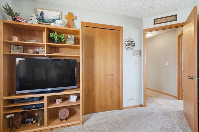 3766 Greens Grove Road, Center Point, IA 52213