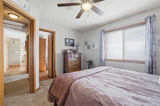 3766 Greens Grove Road, Center Point, IA 52213