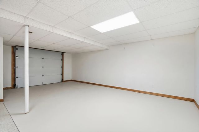 3766 Greens Grove Road, Center Point, IA 52213