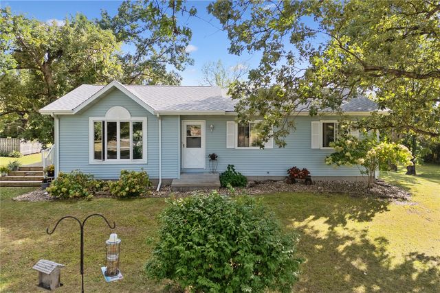 3766 Greens Grove Road, Center Point, IA 52213