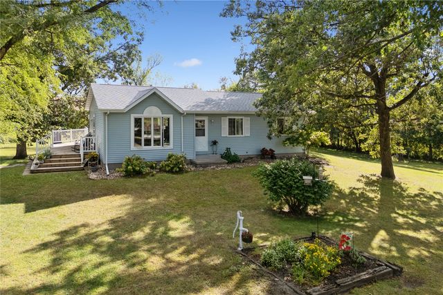 3766 Greens Grove Road, Center Point, IA 52213