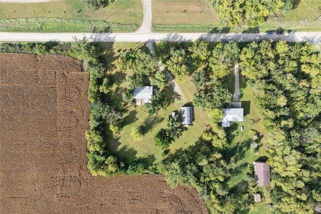 3766 Greens Grove Road, Center Point, IA 52213