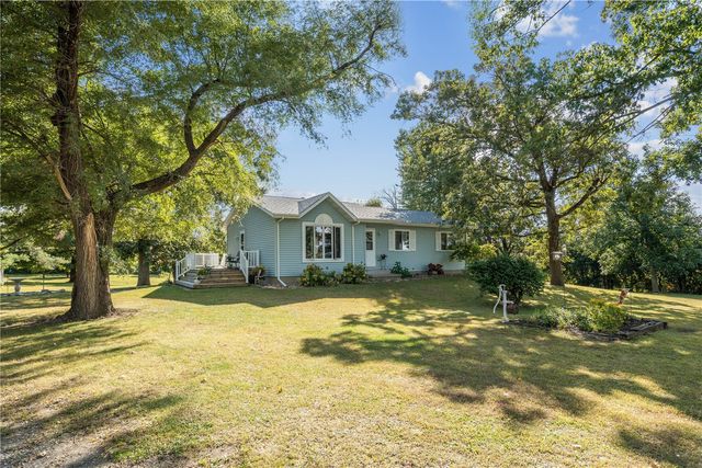 3766 Greens Grove Road, Center Point, IA 52213