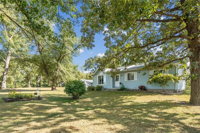 3766 Greens Grove Road, Center Point, IA 52213