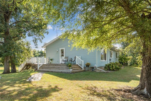 3766 Greens Grove Road, Center Point, IA 52213