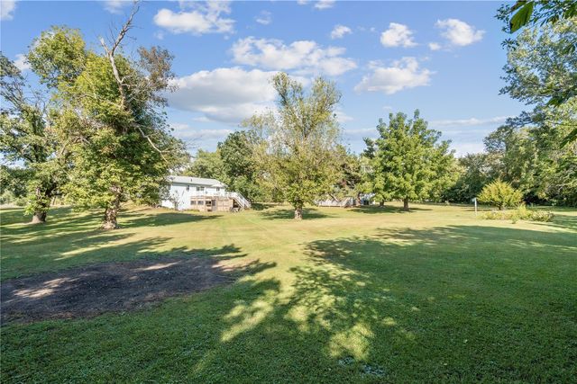 3766 Greens Grove Road, Center Point, IA 52213