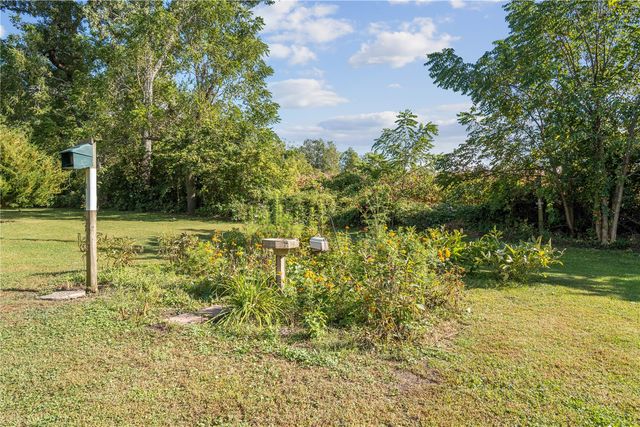 3766 Greens Grove Road, Center Point, IA 52213
