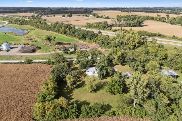 3766 Greens Grove Road, Center Point, IA 52213