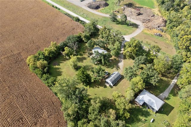 3766 Greens Grove Road, Center Point, IA 52213