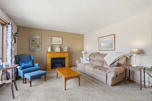 3766 Greens Grove Road, Center Point, IA 52213