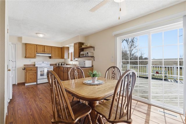 3766 Greens Grove Road, Center Point, IA 52213