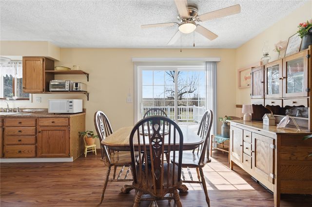 3766 Greens Grove Road, Center Point, IA 52213