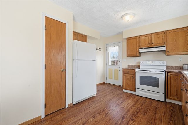 3766 Greens Grove Road, Center Point, IA 52213
