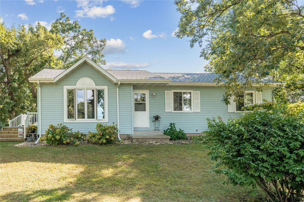 3766 Greens Grove Road, Center Point, IA 52213