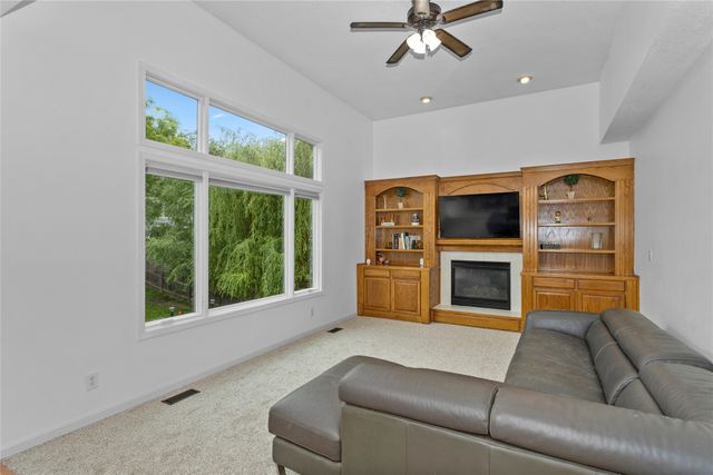 5961 Wistful Vista Drive, West Des Moines, IA 50266