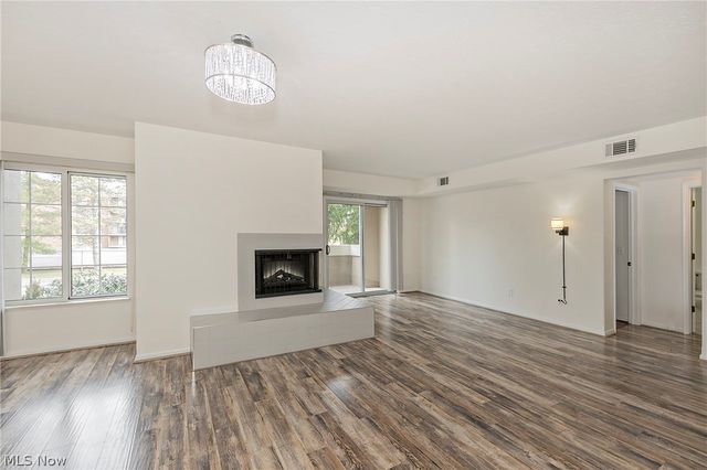 26101 Village Lane 107, Beachwood, OH 44122