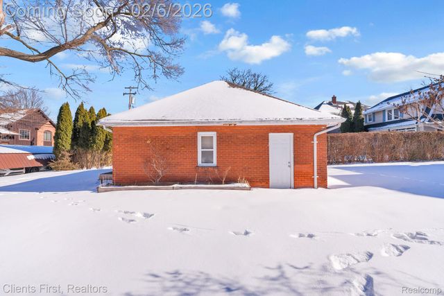 21700 Morley Avenue, Dearborn, MI 48124